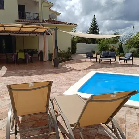 Hilda Βίλα Barban