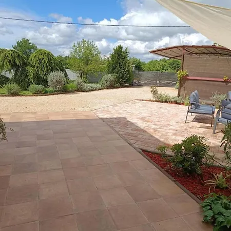 Hilda Villa *