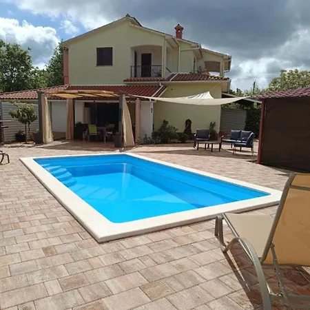 Hilda Villa