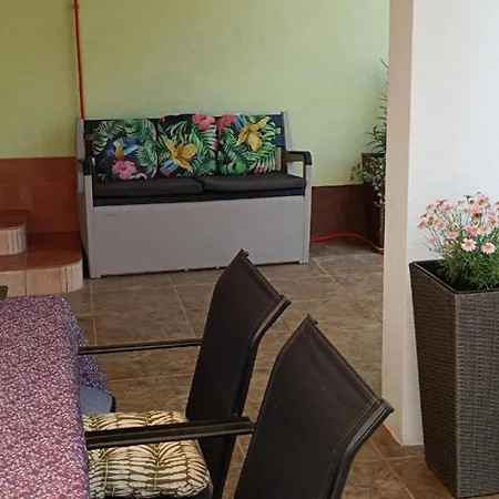 Hilda Villa *